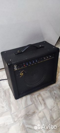 Гитарный комбоусилитель