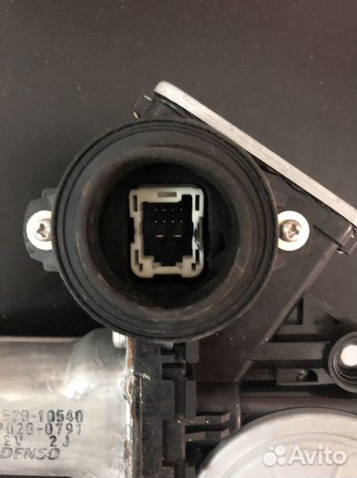 Toyota Rav4 III стеклоподъемник задний правый