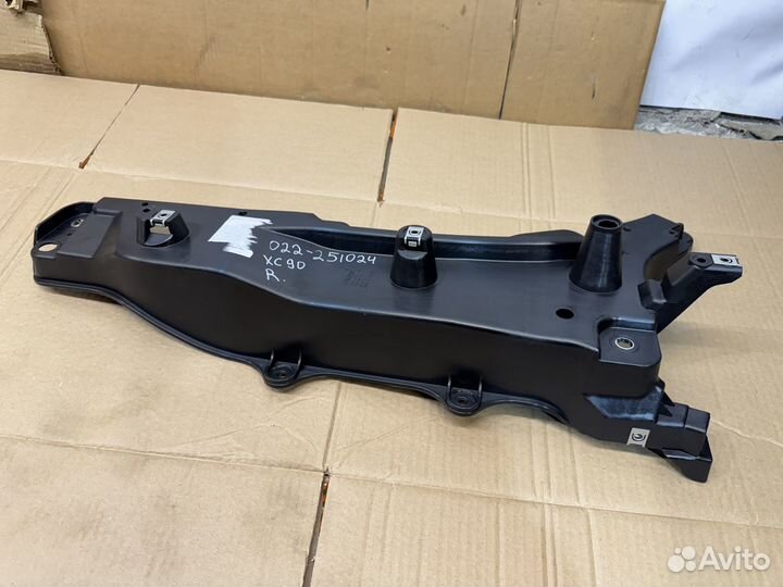 31391778 Кронштейн крыла правый Volvo XC90