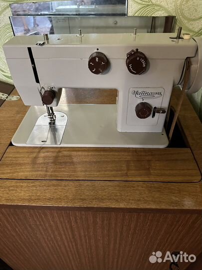 Швейная машинка чайка 143