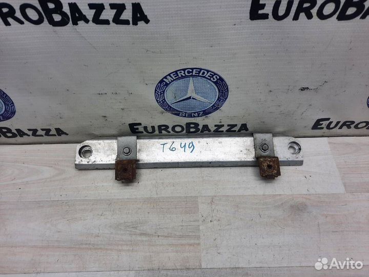 Усилитель пола Mercedes W204