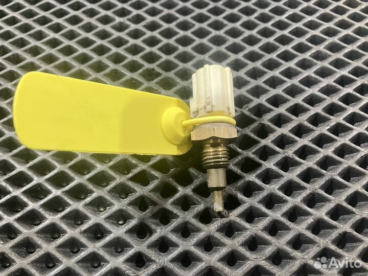 Датчик температуры охлаждающей жидкости Lexus LS