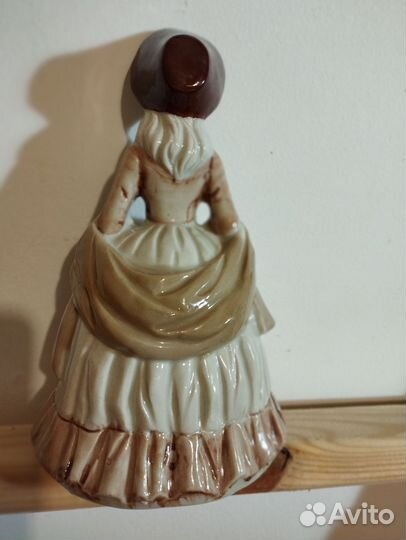Статуэтка фарфор девушка