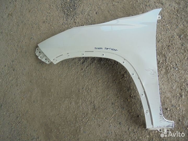 Крыло переднее левое Toyota Fortuner 2