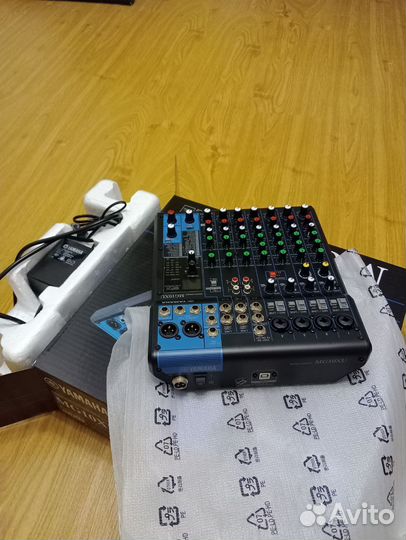 Микшерный пульт yamaha mg10xu с процессором DSP