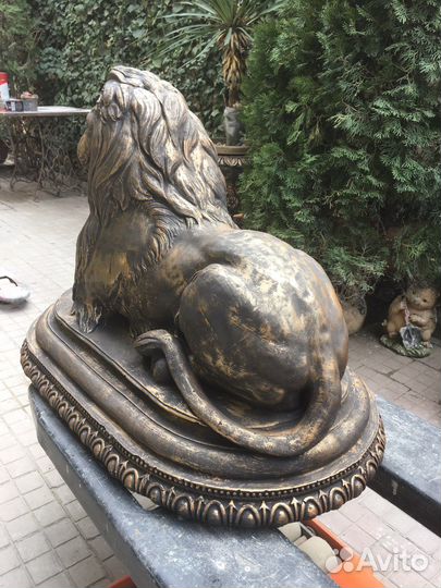Скульптура Черного льва