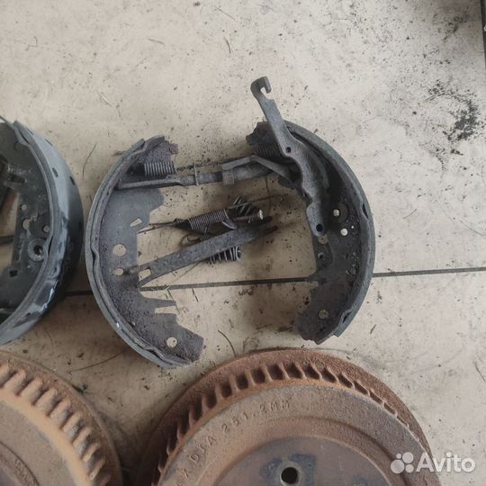 Тормозные барабаны Chrysler voyager 3