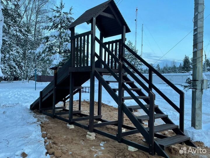 Зимняя горка, деревянная горка