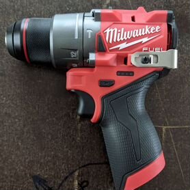 Шуруповерт Milwaukee M12 3404 Fuel