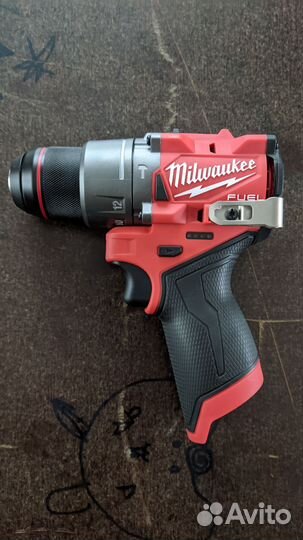 Шуруповерт Milwaukee M12 3404 Fuel
