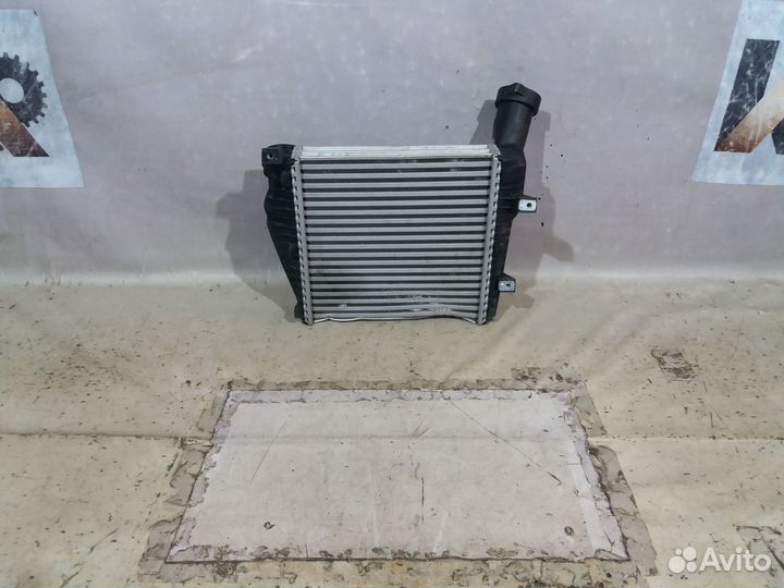 Интеркулер левый Volkswagen Touareg 02