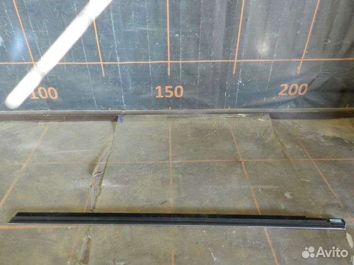 Накладка стекла переднего - Mercedes-Benz X156