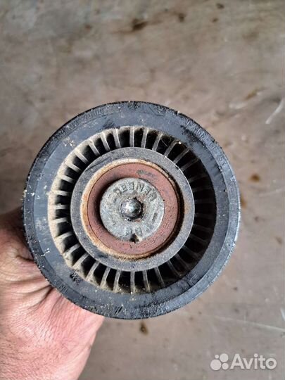 Ролик ремня на Porsche Cayenne