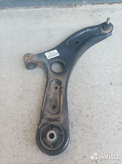 Рычаг передний правый