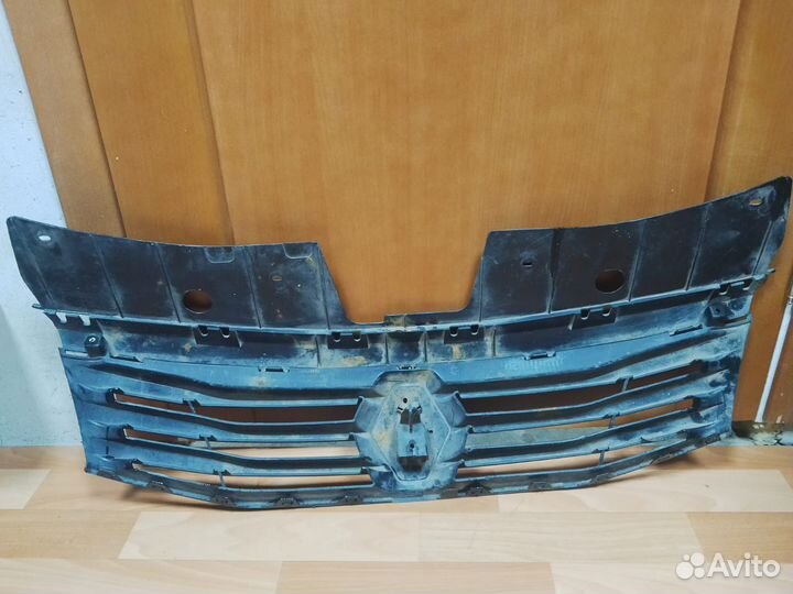 Решетка радиатора Renault Logan Sandero 1 Оригинал