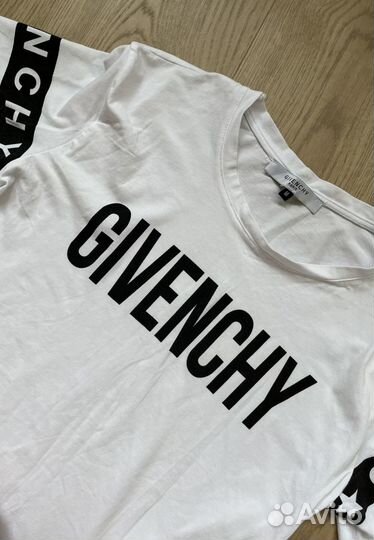 Футболка givenchy