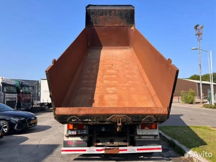 В разборке грузовик iveco,Trakker с 2008