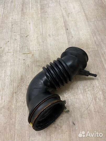 Патрубок воздушного фильтра Mitsubishi Lancer 9