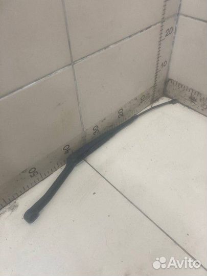 Поводок стеклоочистителя задний Mazda Tribute