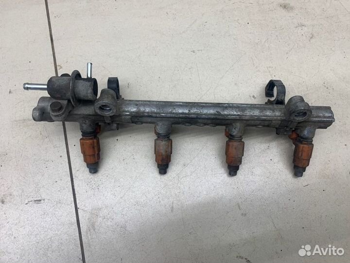 Топливная рампа с форсунками Mitsubishi Lancer 9