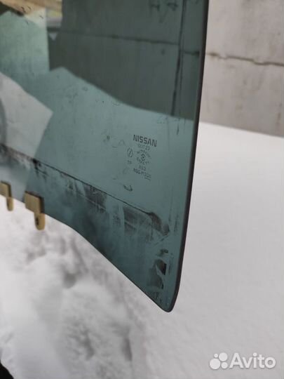 Стекло Nissan Liberty правое заднее