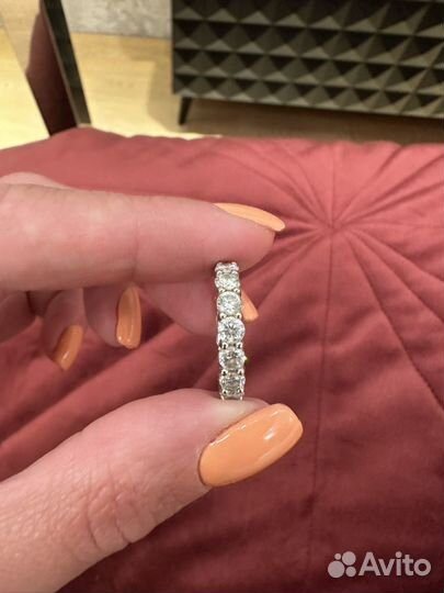 Обручальное кольцо с бриллиантами по кругу