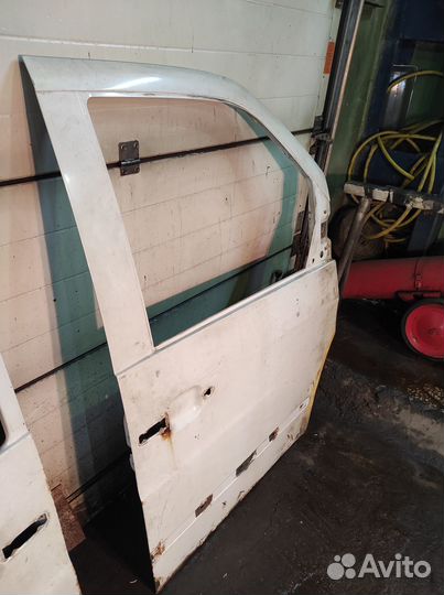 Дверь передняя правая Mercedes-Benz Vito W638