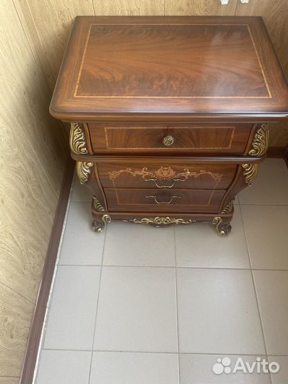 Тумба прикроватная массив