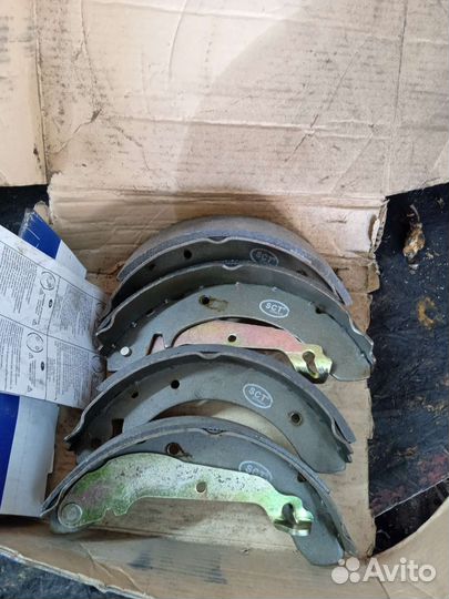 Тормозные колодки на Митсубиси поджеро и форд