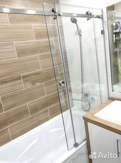 Шторка на ванну стеклянная