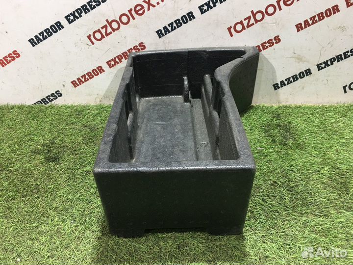 Контейнер в багажник Skoda Yeti