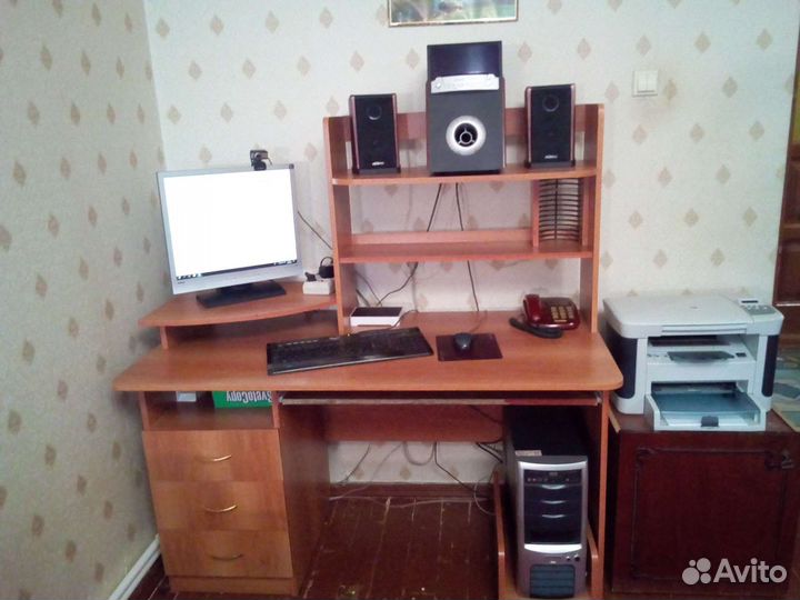 Стол универсальный компьютерный (уголок школьника)