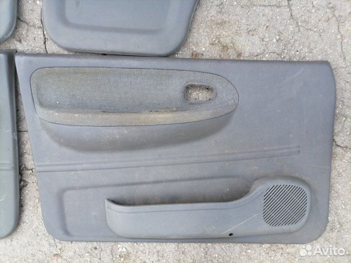 Обшивка двери Kia Sportage grand FE 2.0 I 16V 2002