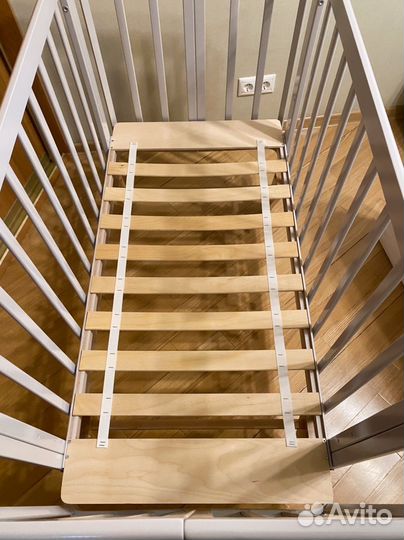 Детская кроватка с продольным маятником