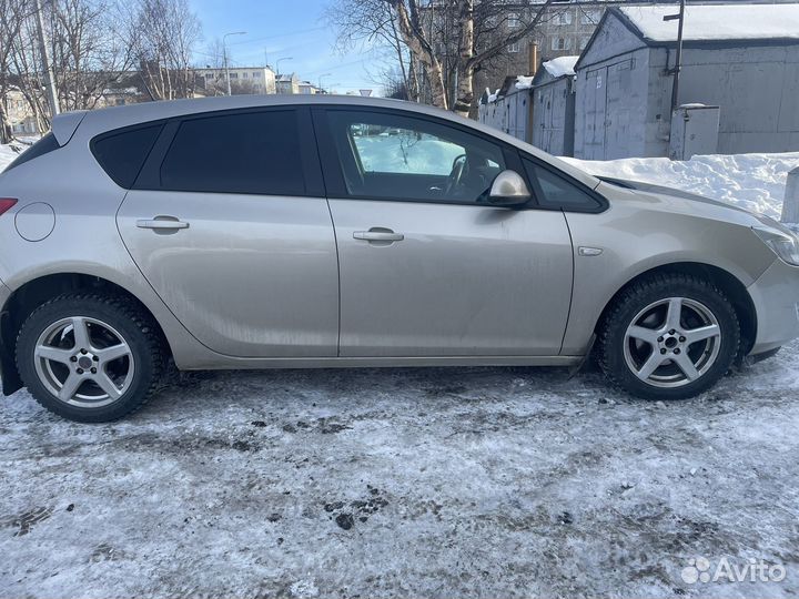 Opel Astra 1.6 AT, 2012, битый, 148 000 км