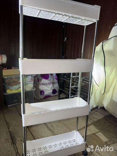 Этажерка на колесиках