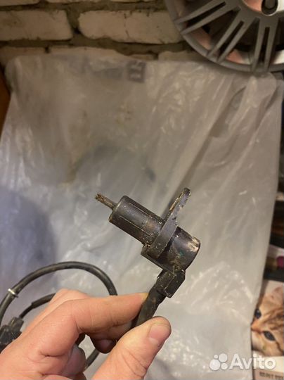 Продам задний левый датчик ABS lancer 9