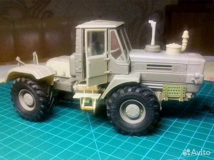 Сборная модель трактор хт3 Т-150К(1971) 1/35