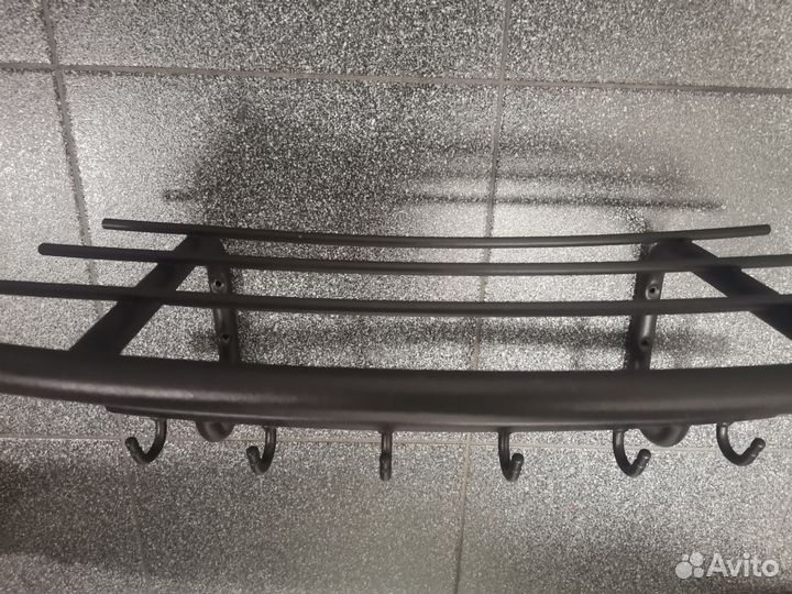 Вешалка настенная металлическая с полкой