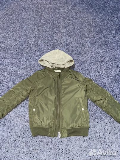 Продам детскую куртку на мальчика