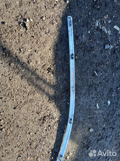 Молдинг двери передний левый Vw Touareg 3 2019