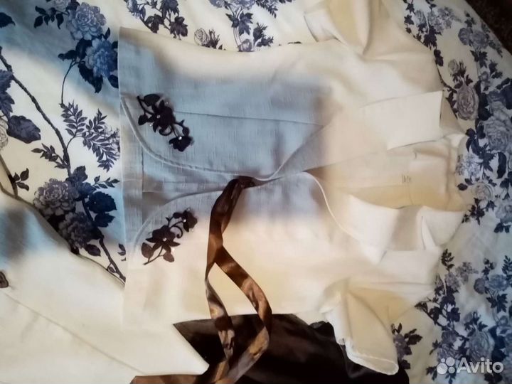 Костюмы женские