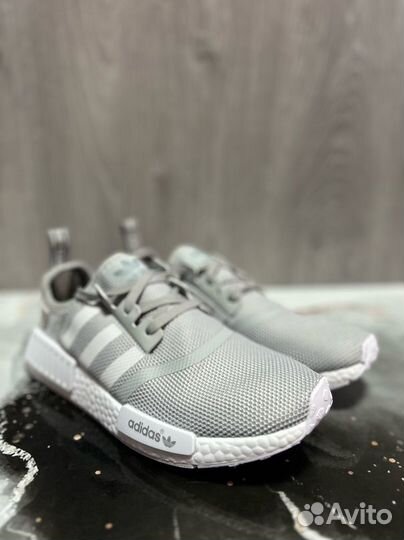 Кроссовки мужские Adidas NMD R1 серые сетка