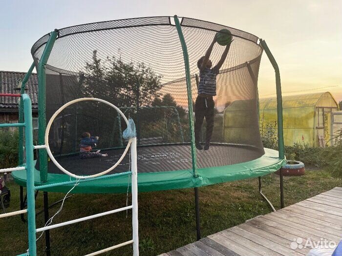 Батут с защитной сеткой для улицы