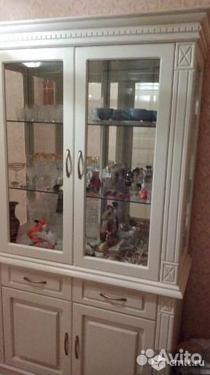 Стеклянная витрина из дуба