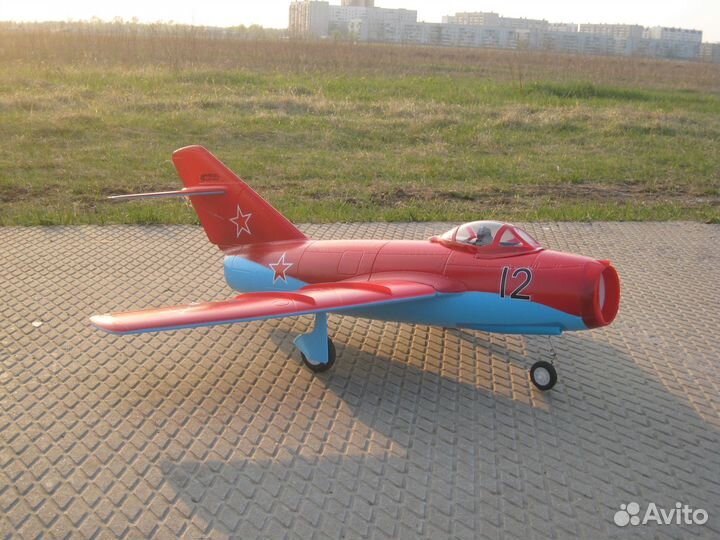 Радиоуправляемая модель самолёта Миг-15