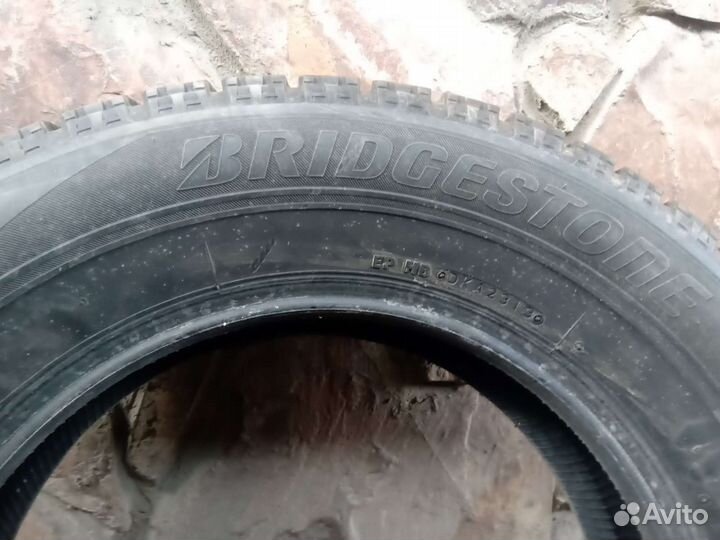 Bridgestone Blizzak VRX 215/65 R16