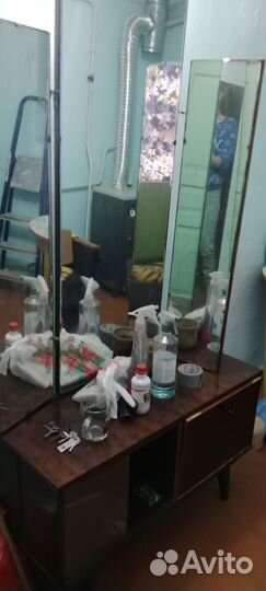 Трюмо с зеркалом