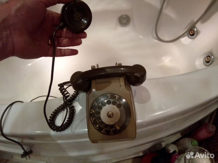 Старинный телефон