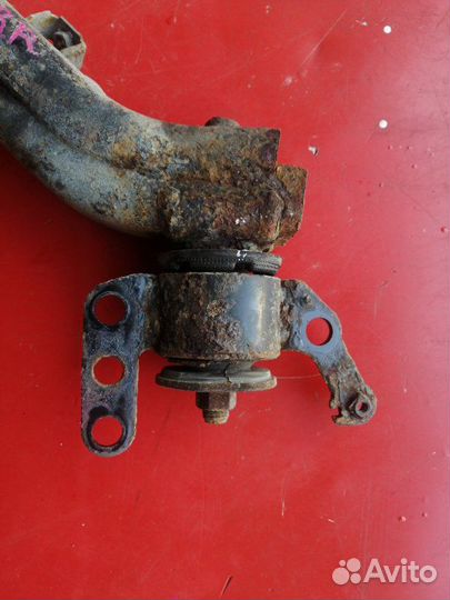 Рычаг подвески задний правый Toyota Avensis Т250